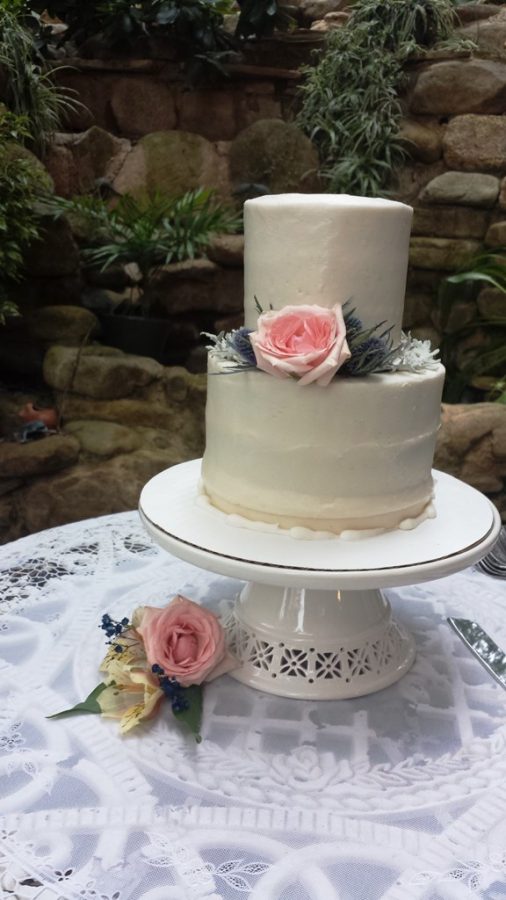 Storybrook Farm smooth wedding cake by Petite Sweets Bakery